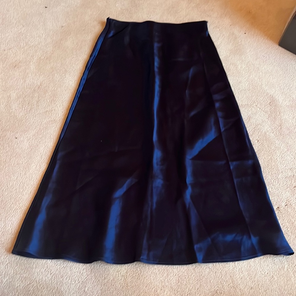 Satin midi skirt. Navy blue Aritzia